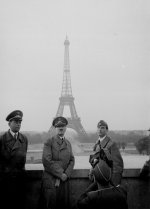 800px-Hitler_Paris.jpg